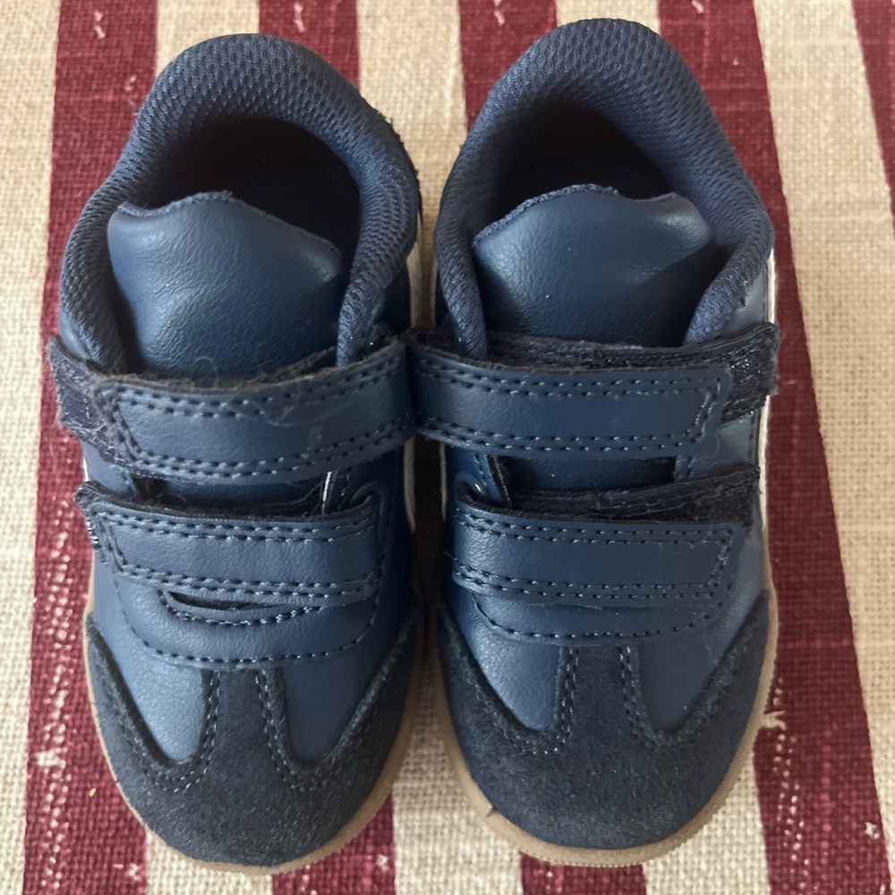 Cat & Jack Blue Sneakers Sleek Low-Top Design